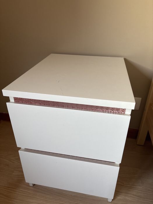 2 mesas de cabeceira MALM IKEA
