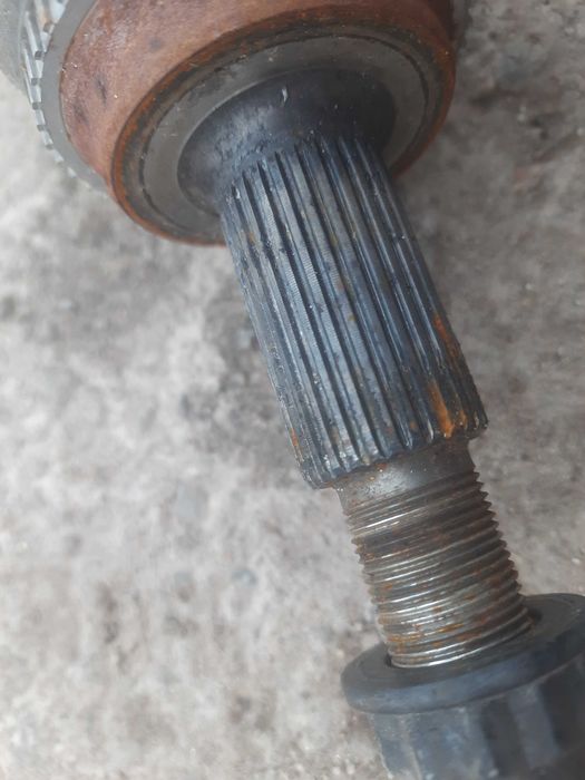 Передня ліва полуось піввісь Тойота Авенсіс т25 2.2. d-cat 177ph МКПП