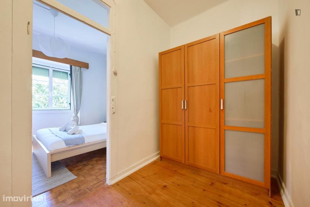 Quarto - localizado em São Bento Lisbon