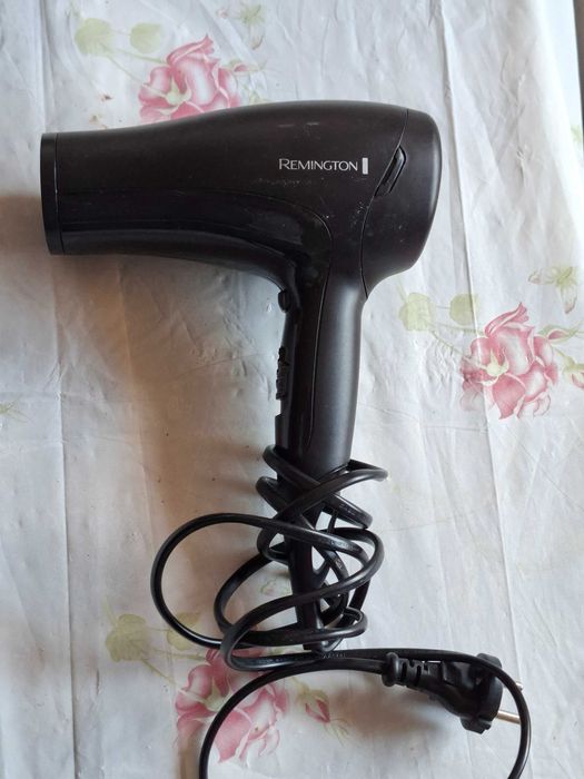 Німецький фен Remington.