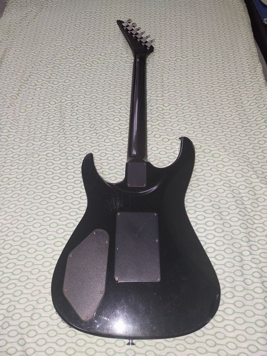 Elektryczna gitara Mayones