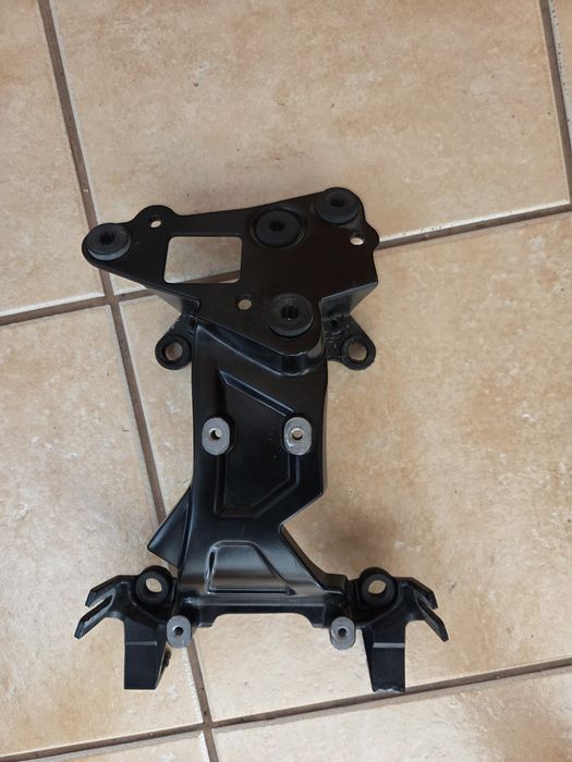 Blotnik stelaz pod licznik lampe Triumph Tiger 800