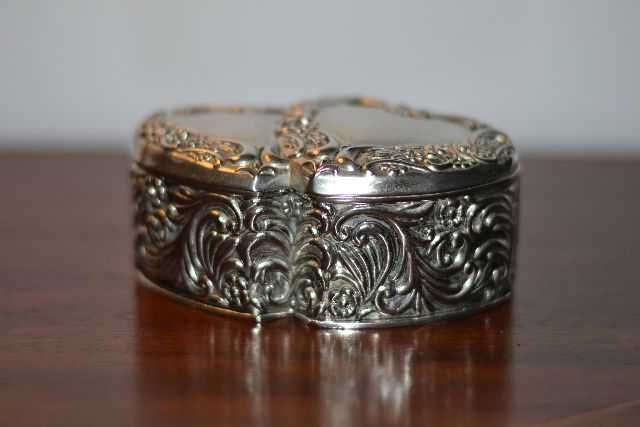 Caixa de joias em estanho