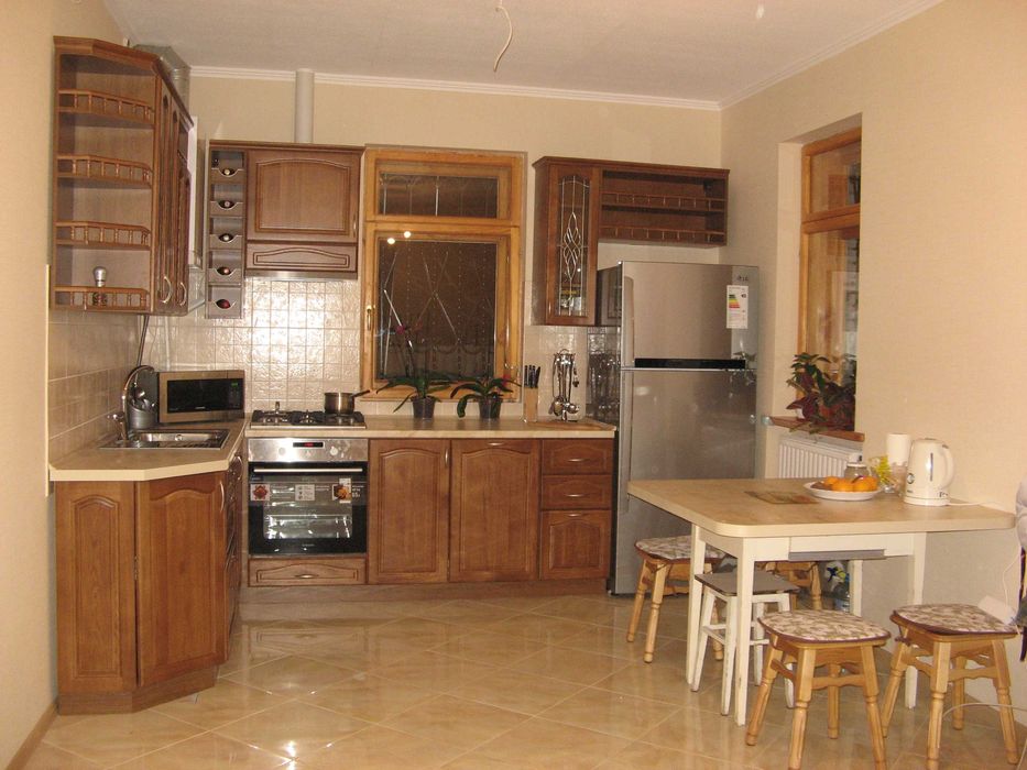 Старий Мерчик. Для сім'ї здається будинок 150м2. та 10+20 соток землі