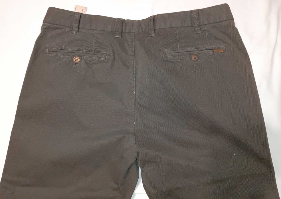 A pair of Massimo Dutti men's trousers64585894980481122