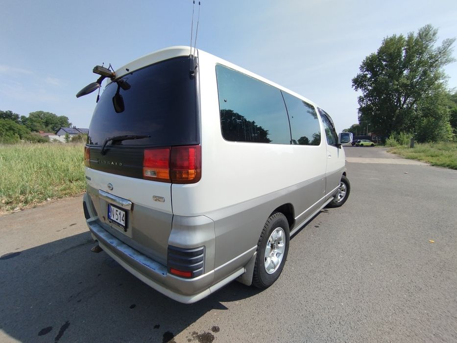 Nissan Elgrand E50