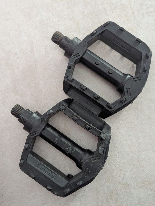 Продам педалі в гарному стані