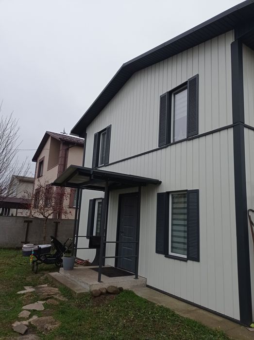 Новий будинок в передмісті Чернігова.