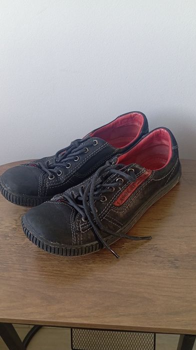 Skórzane buty Lasocki czarne czerwone r. 38