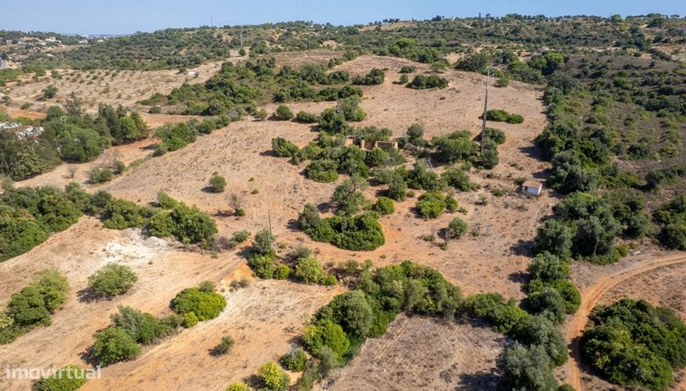 Promissor Terreno com Ruína à venda em Porches, Lagoa, Algarve