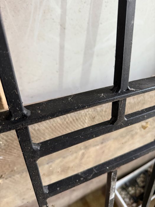 Krata stalowa na drzwi