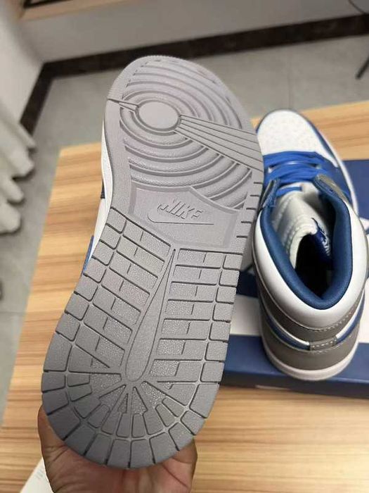 A Jordan1RetroHighOGTrueBlue r-40