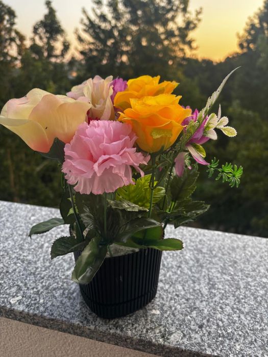 Vaso de Flores Artificiais com Base Reforçada
