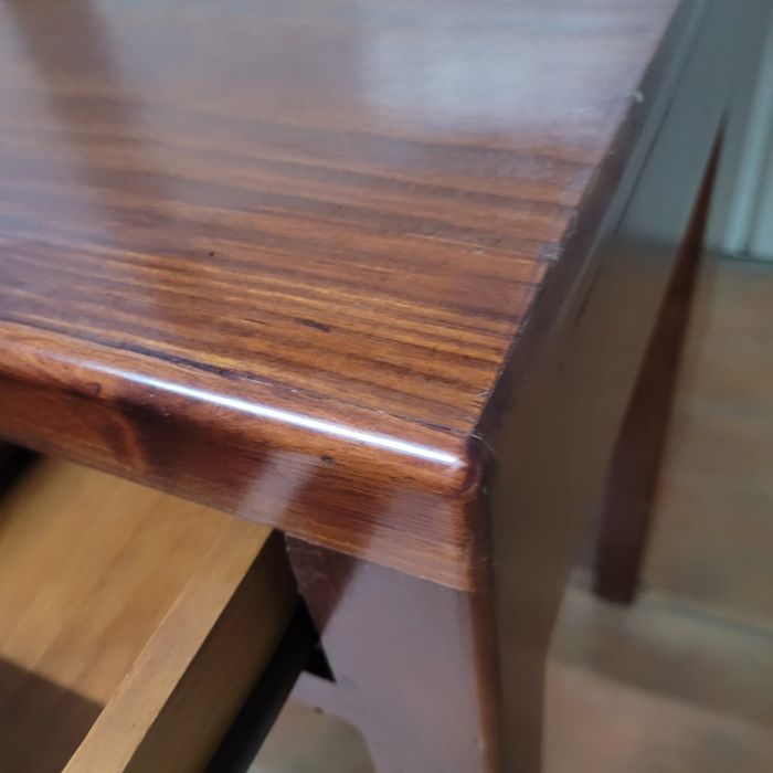 Mesa / Escreveninha com gavetas para despachar