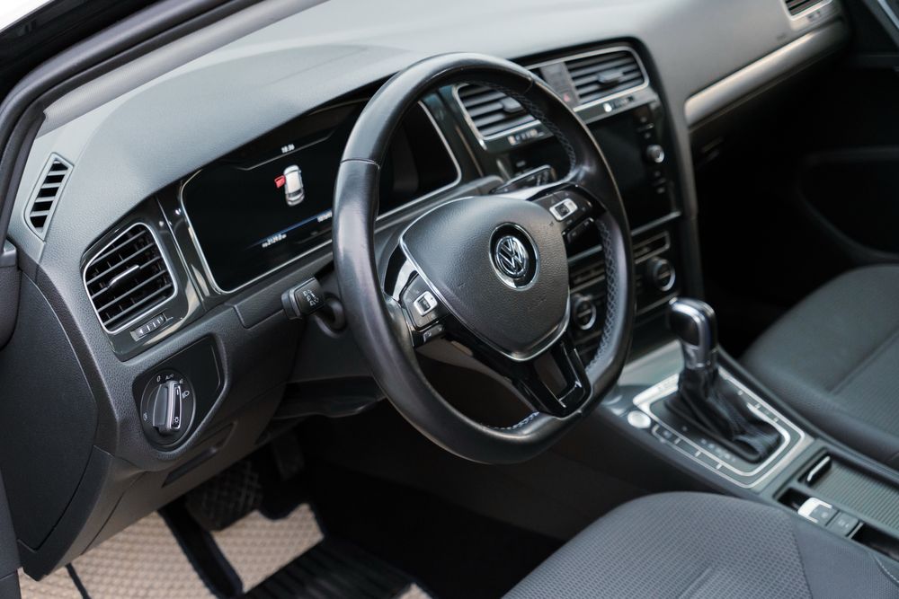 Volkswagen e-golf Вольксваген е гольф