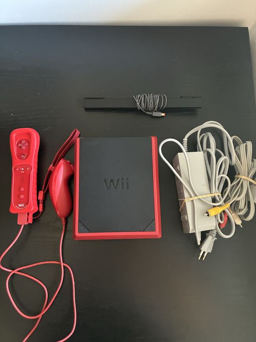Wii Mini com comando original e cabos