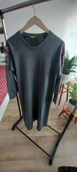 Sprzedam sukienke długą z motywem