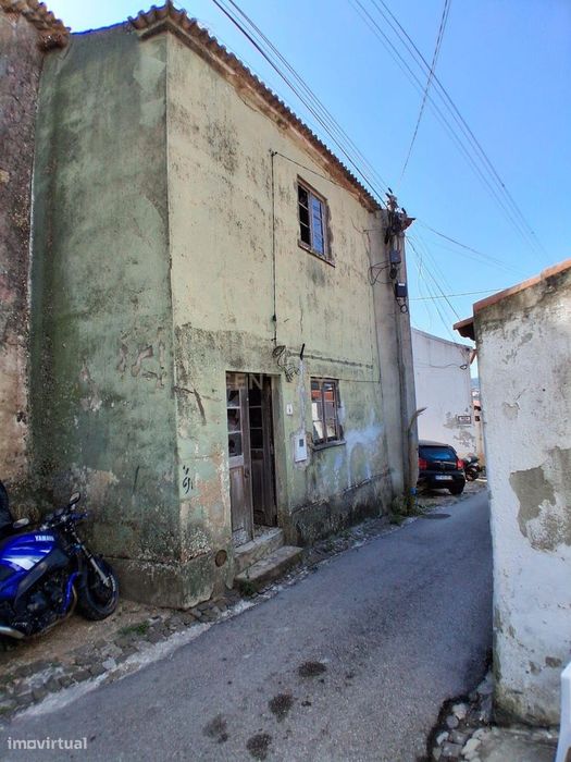 Moradia 2 pisos para recuperação