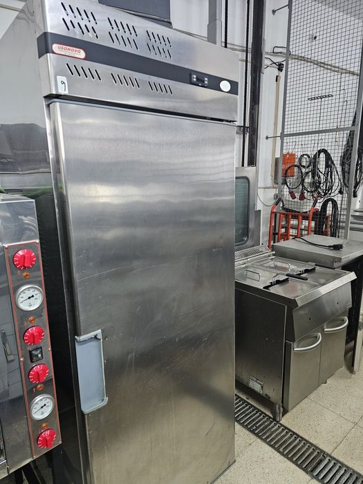 Armário de inox refrigerado