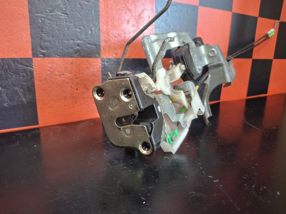 Fechadura / fecho porta frente direito MITSUBISHI TRUCKS Canter