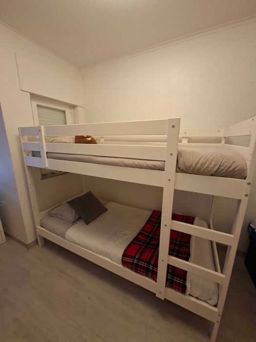 Beliche IKEA + 2 colchões + 2 edredões. Tudo em excelente estado