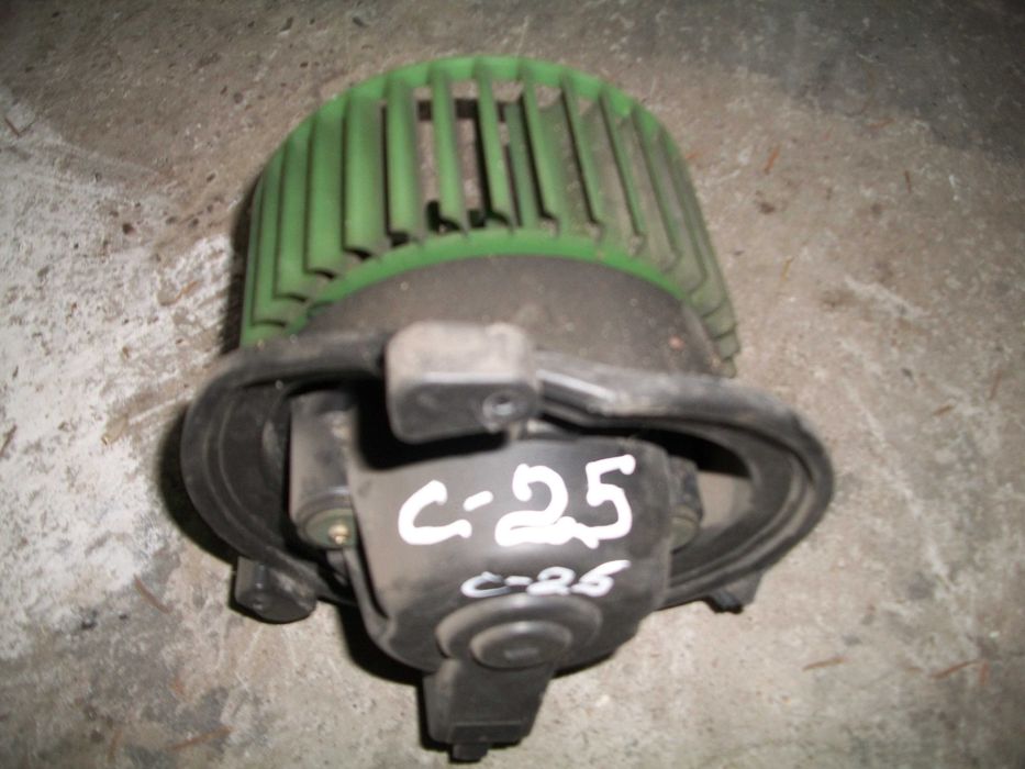 мотор печки Mazda626 Volkswagen T4 LT28 Golf Peugeot Partner Boxer C25