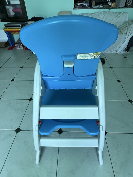 Cadeira de Almoço  e Mesa dw Atividades de Bebé / Criança  be cool “em ótimo estado”