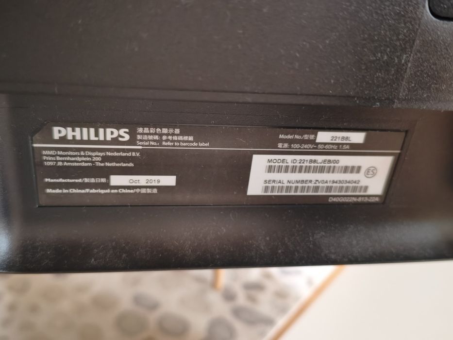 Vendo monitor philips 221B8L de  21" tilt vertical