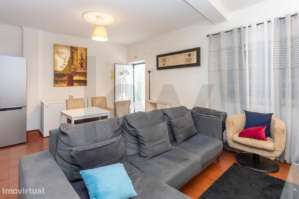 Moradia com Dois Apartamentos Independentes (T3 + T2) | Elevado Potenc