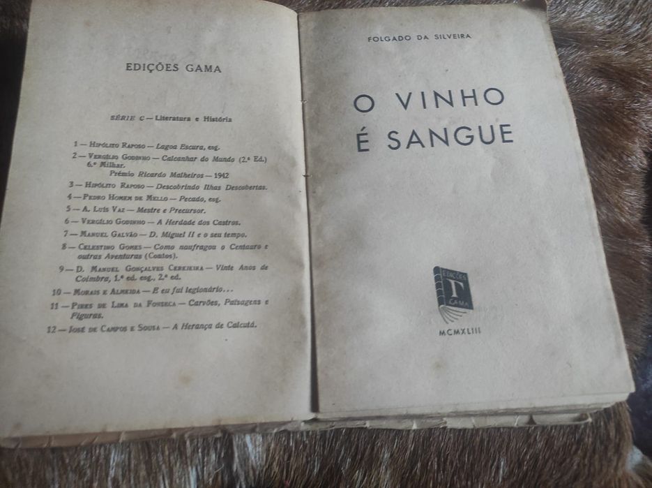 Livro o vinho é sangue .