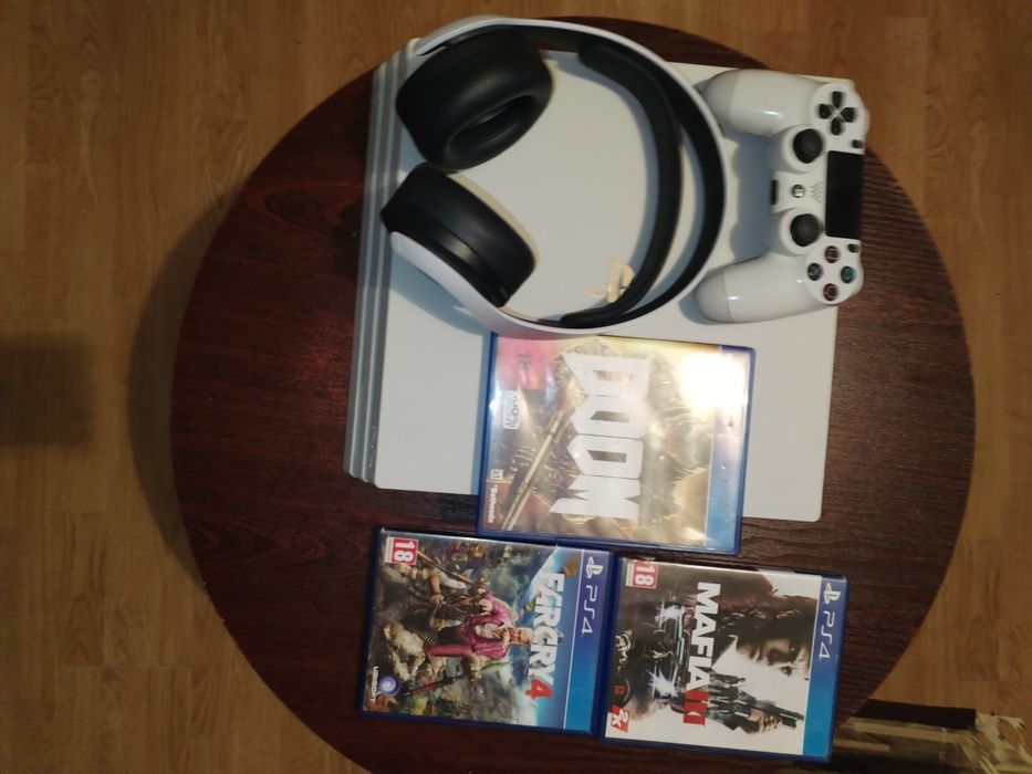 Play station 4 pro biała + słuchawki sony