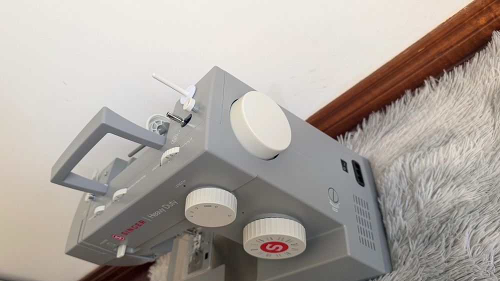 Máquina costura Singer facilita pro nova