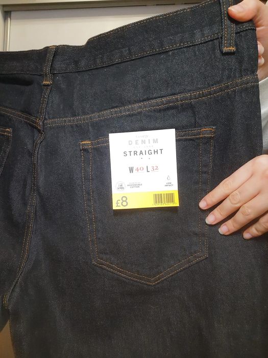 1. Jeansy czarne z metką