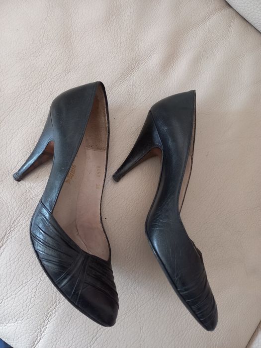 Sapatos de senhora em pele