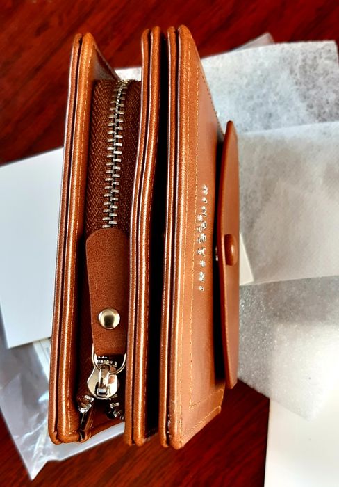 Стильний чоловічий гаманець.