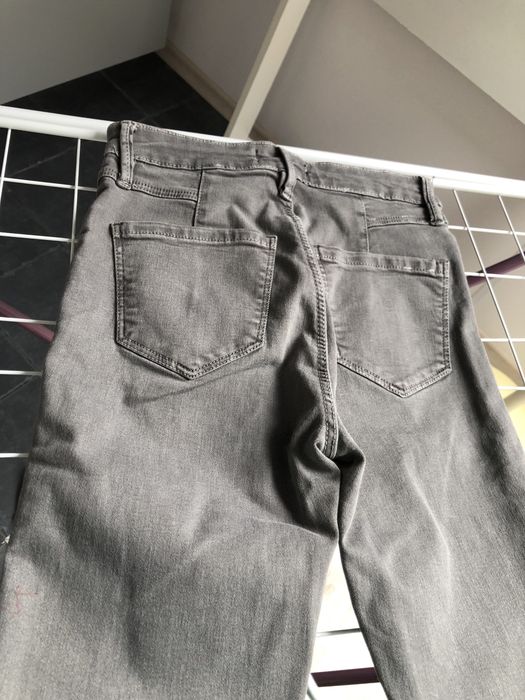 Spodnie jeansowe bershka rozmiar 38