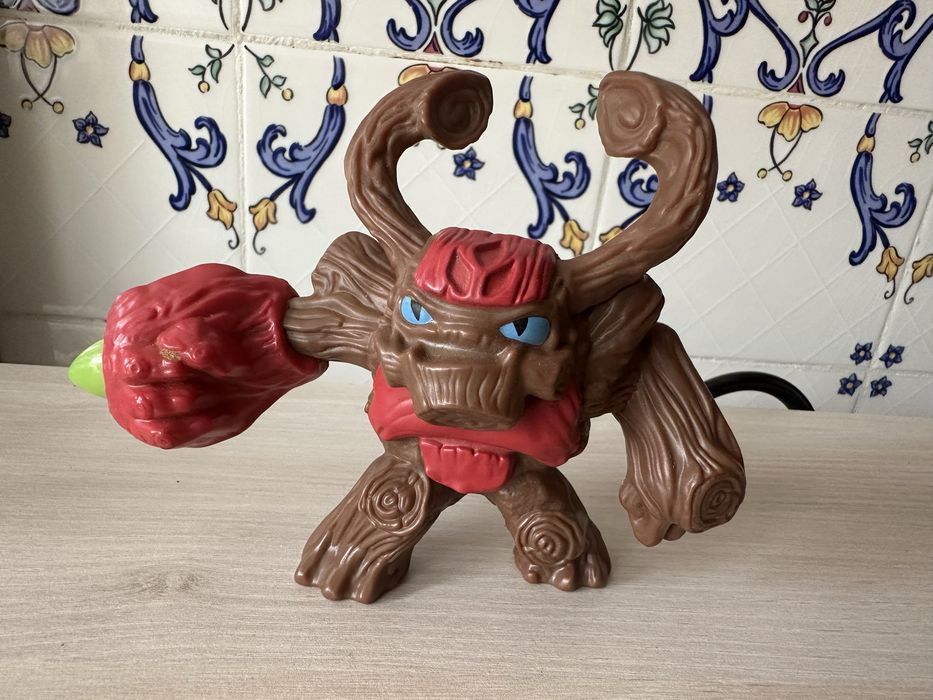 Happy meal Invizimals videojogos playstation lego carros robos