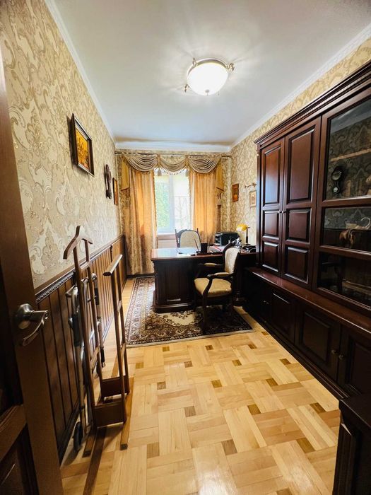 Продам двох поверховий будинок у Луці Мелешківській