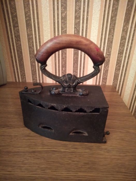 Продам старинный утюг