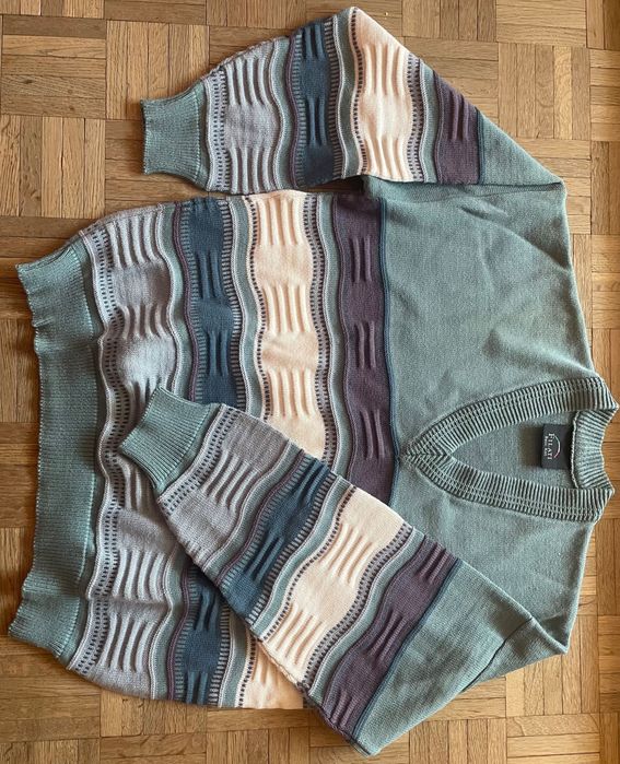 Sweter kolorowy w serek