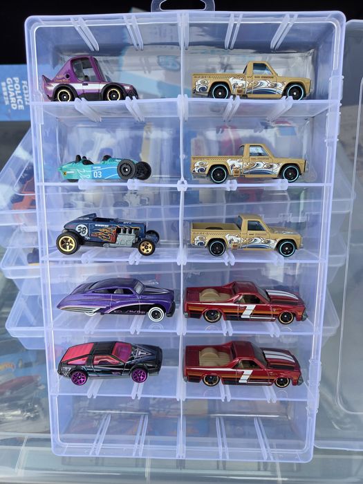 Varios hot wheels