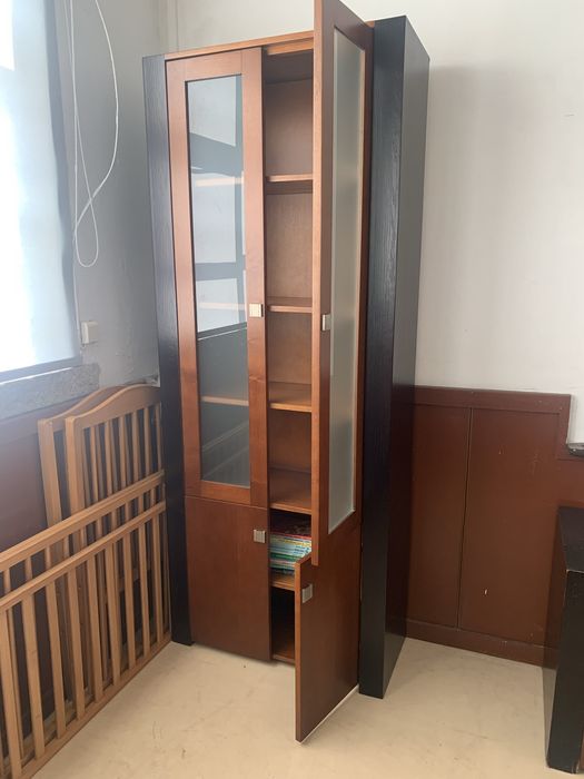 Mobília de sala em castanho