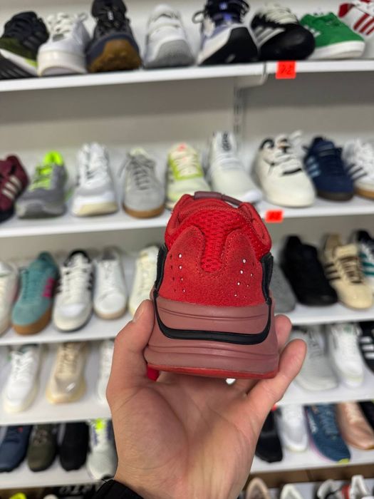 ОРИГІНАЛ 100% Кросівки Adidas Yeezy Boost 700 Red HQ6979 41 1/3