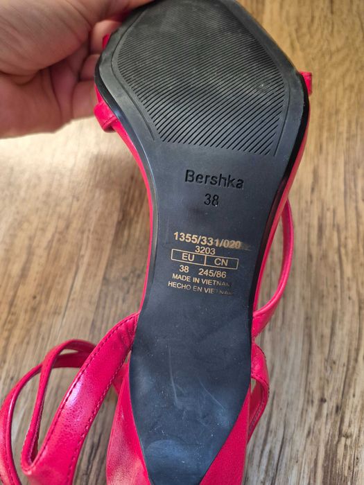 Sandałki damskie Bershka rozm.38