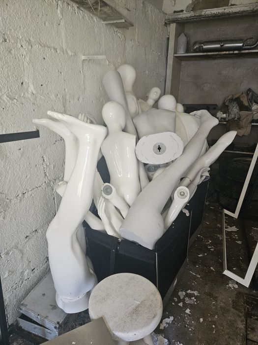 Stojaki na wieszaki  i manekiny