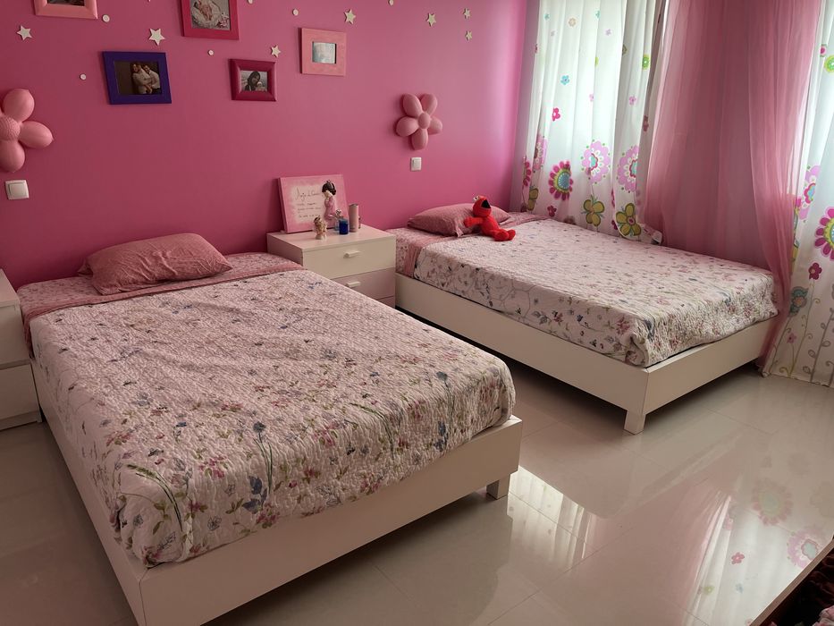 Mobilia de quarto completo com duas camas