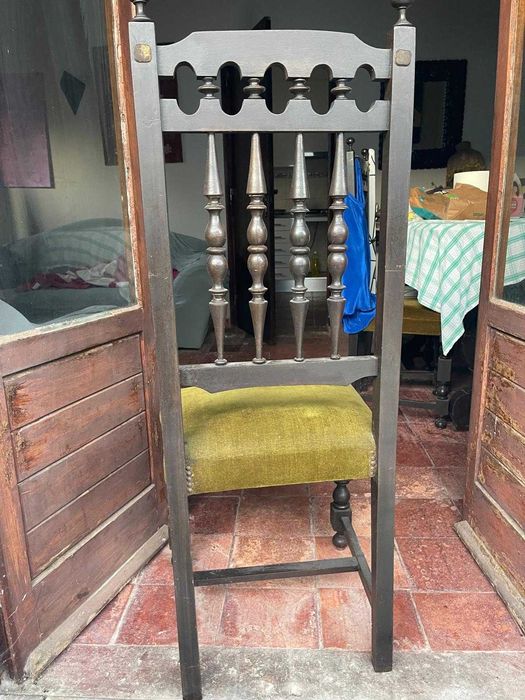 Movel de sala com com mesa e cadeiras