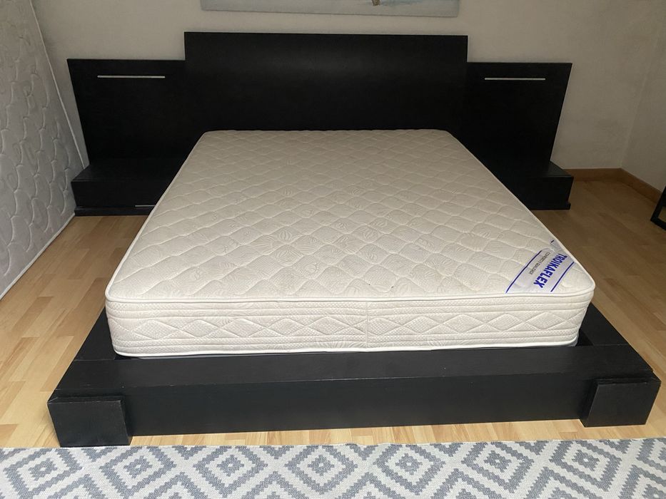 Cama de casal wengue preto