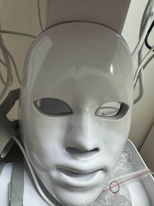 Апарат для глибокого очищення шкіри.