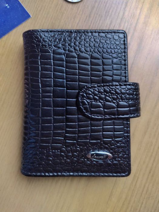 Кожаная лаковая визитница кредитница